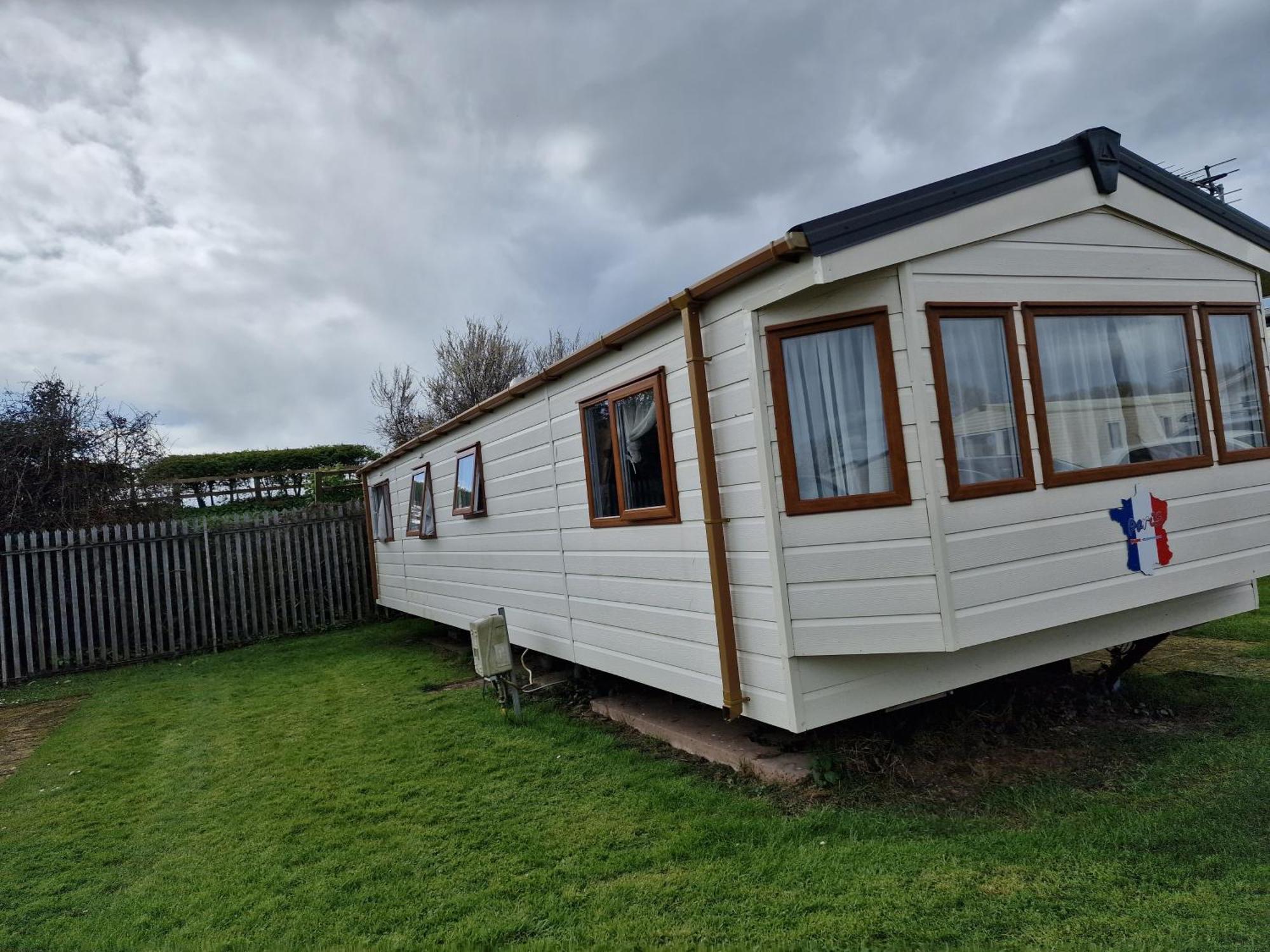 Plot 203 Paris Otel Rhyl Dış mekan fotoğraf