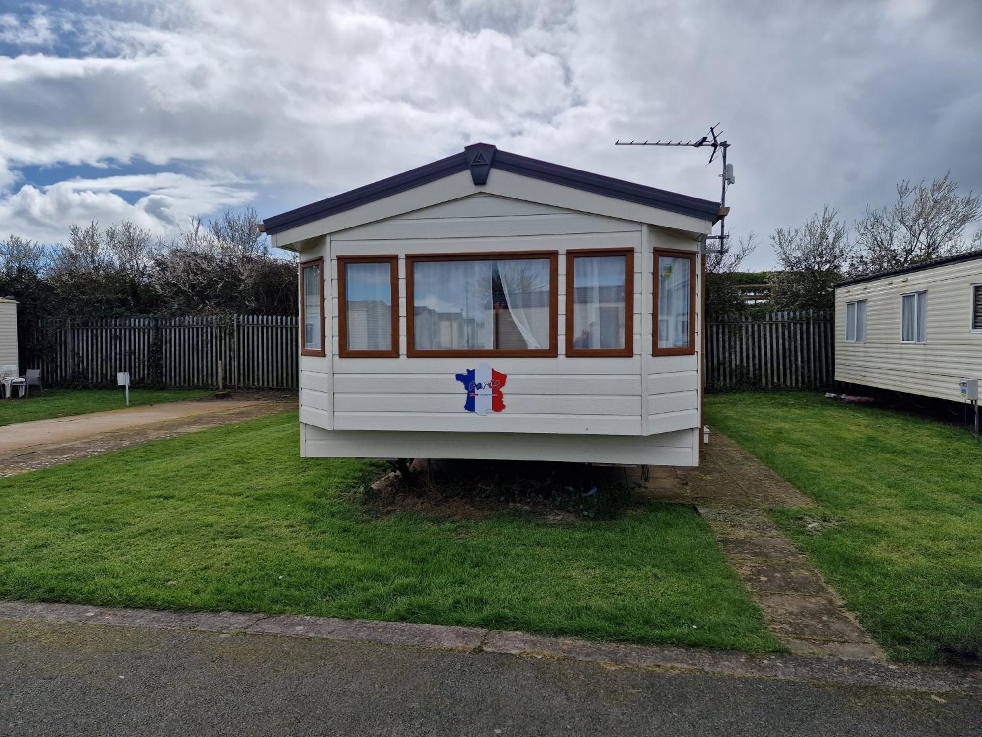 Plot 203 Paris Otel Rhyl Dış mekan fotoğraf